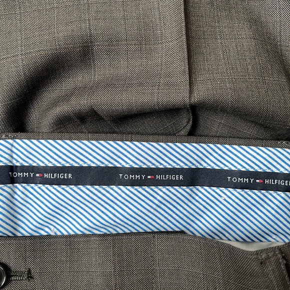 Tommy Hilfiger windowpane print suit 42S - Picture 11 of 12